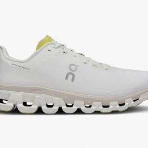 On Men’s Cloudflow 4 Running Shoes.  Color White/Sand. Sz 11 New in damaged box